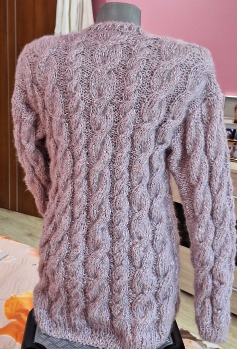 Ръчно изплетена пролетна жилетка