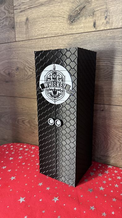 Подарочная коробка