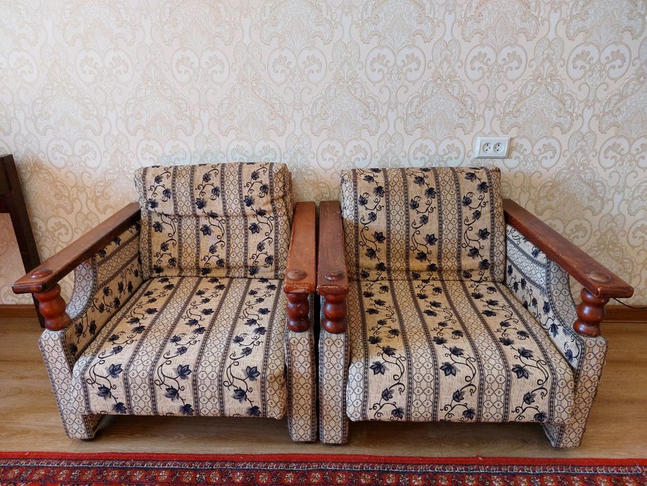 Диван и кресла продаются