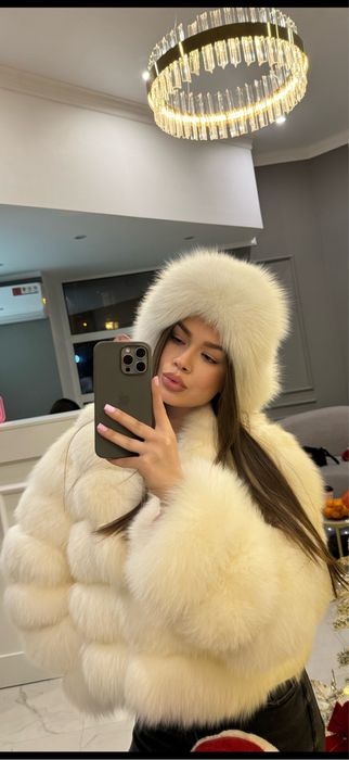 Продам шубу песец Италия