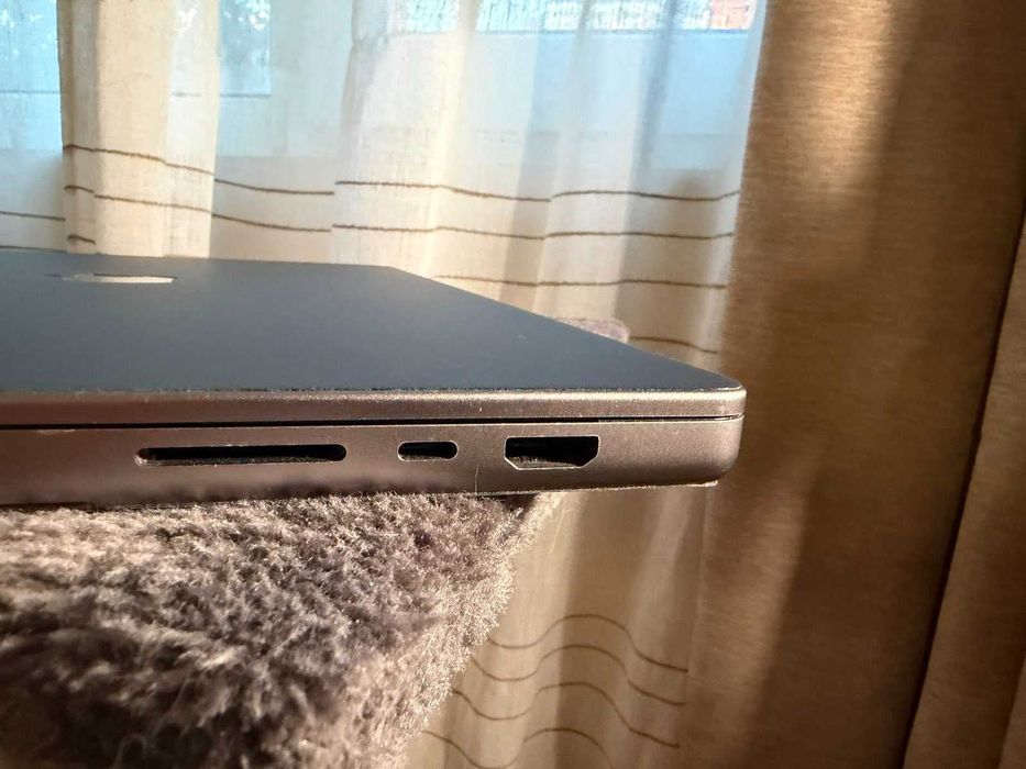 Macbook Pro 16'' M1 Max 64GB RAM/1TB - 88% battery, пълен комплект