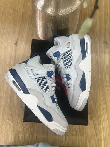 Sneakers Jordan4 Military Blue cu eticheta (nu Nike, Gucci, Adidas, Balenciaga)