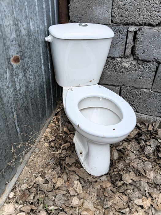 Унитаз сатылады жұмыс істеп тұр