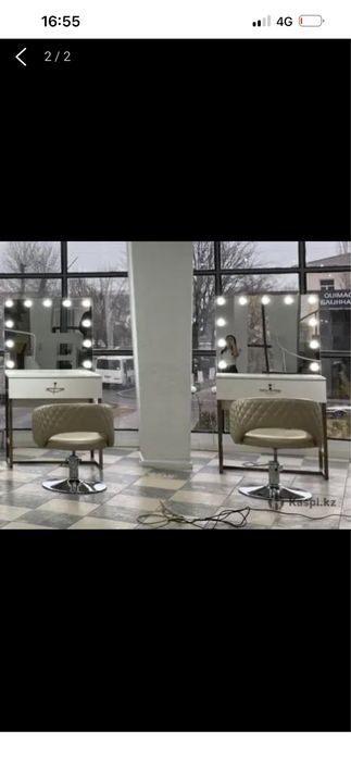 Продается зеркало со шкафчиком