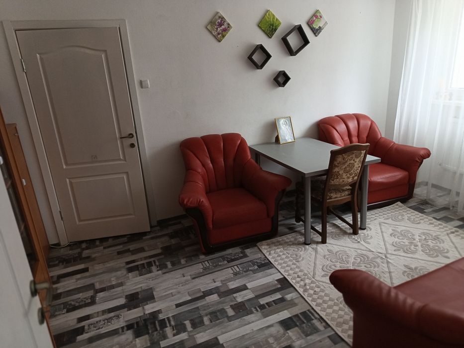 Vând apartament cu doua camere situat pe strada Oituz  posibil si ca sediu firmă