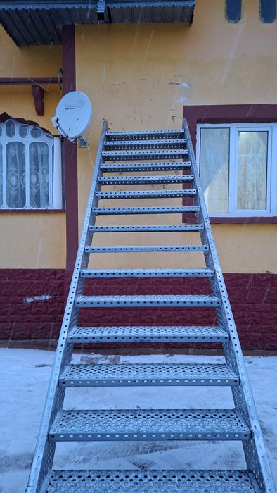 Vând scarii metalice zincate exterioare la cela mai mica preț din Româ