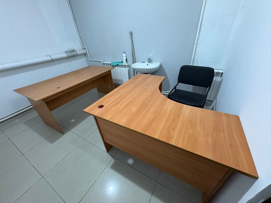 Офисные столы стулья