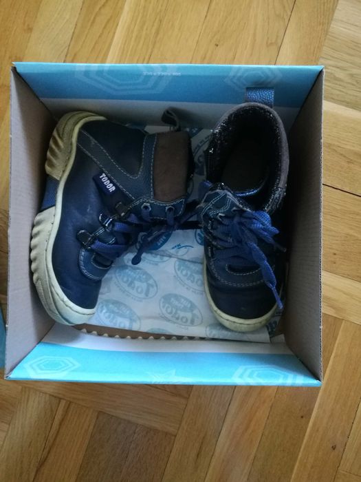 Продавам 3 чифта детски зимни обувки, естествена кожа, номер 26,30, 31