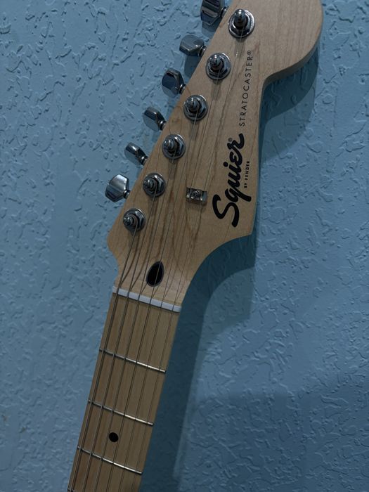 Электрогитара Fender Squier Sonic Stratocaster HSS