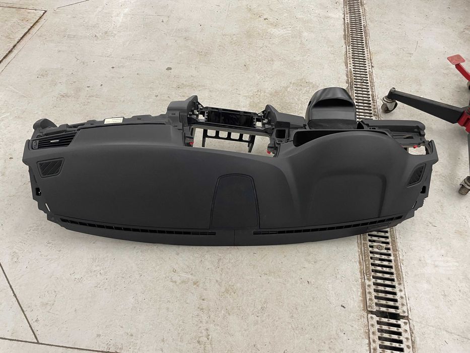 BMW F10 F11 арматурно табло черно