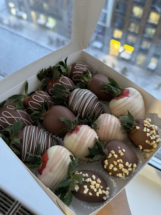 Клубники в шоколаде Астана