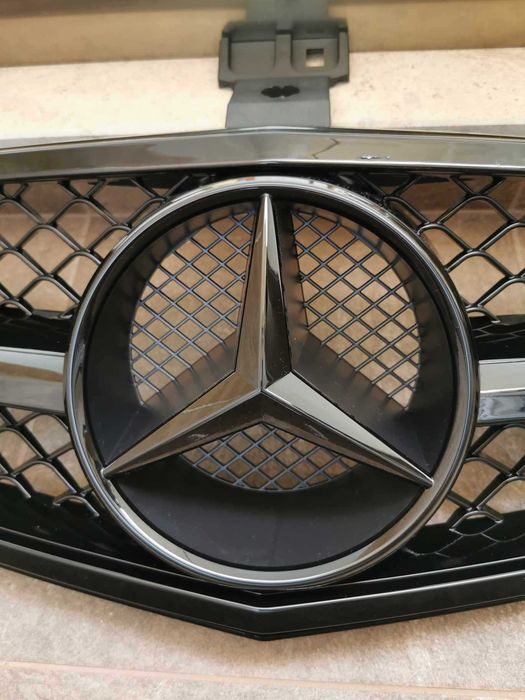AMG Решетка/маска с емблема тип C63-AMG за Mercedes W204