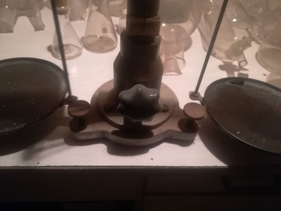 Стари бижутерски везни и тежести