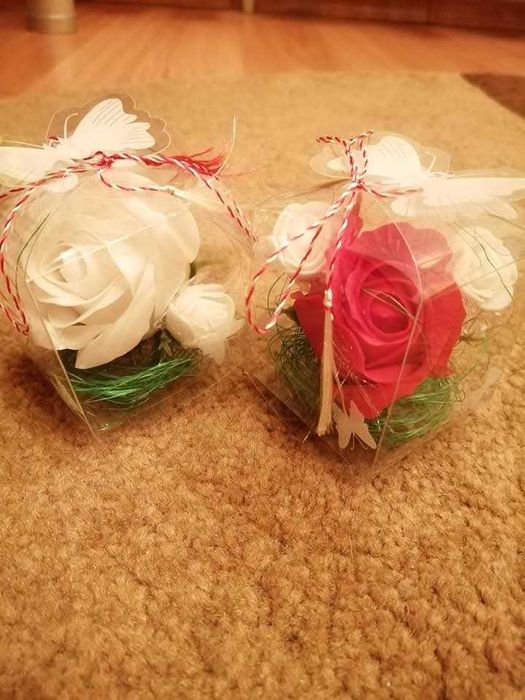 Mărțișoare și aranjamente trandafiri de săpun