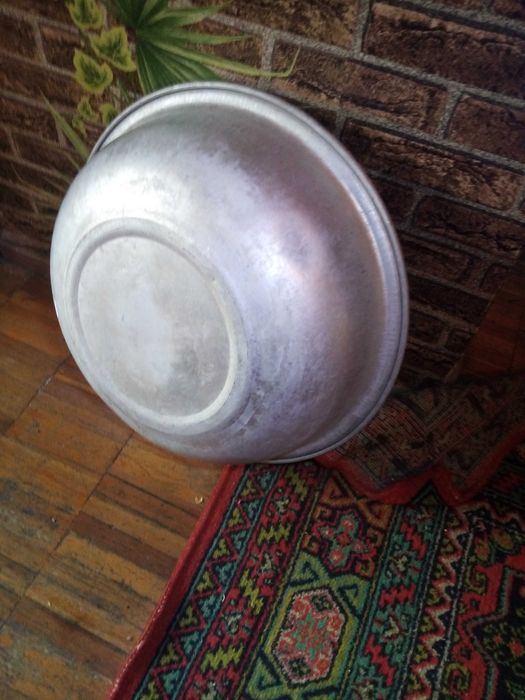 Продам . Два советских алюминиевых таза.