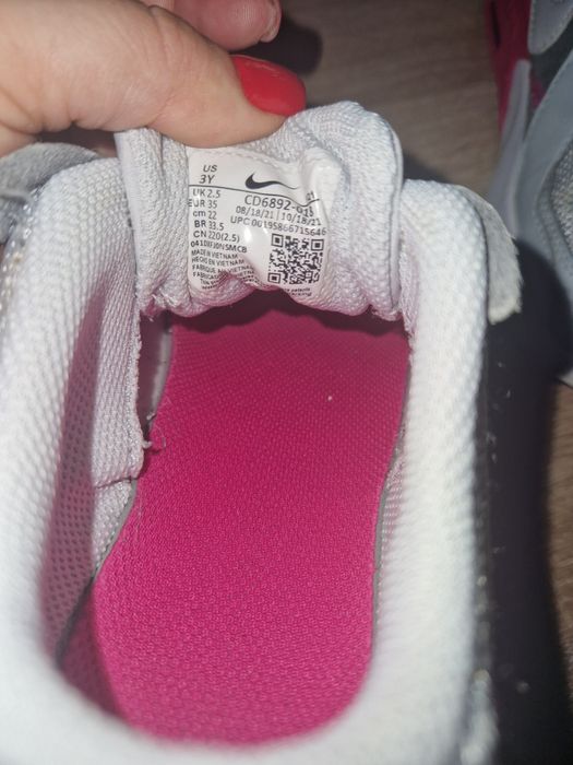 Adidasi nike marimea 35