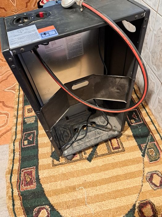 Vând soba pe gaz și electric