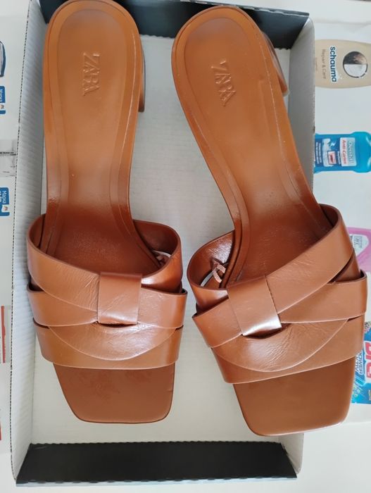 Маратонки и чехли