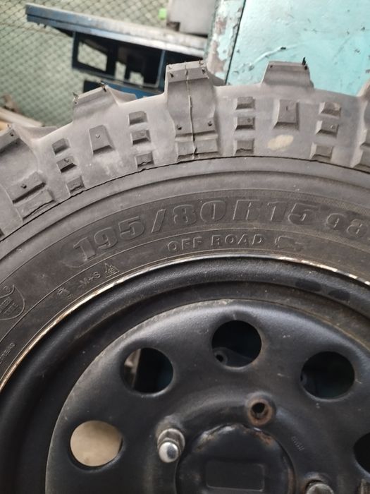 Vând janta tabla cu cauciuc Suzuki Jimny+ suport de prindere