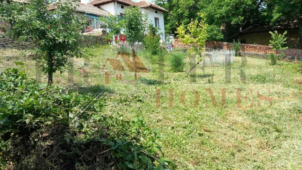 Реновирана Двуетажна Къща за Продажба