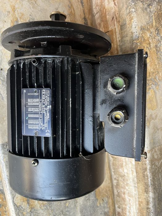 Motor electric nou