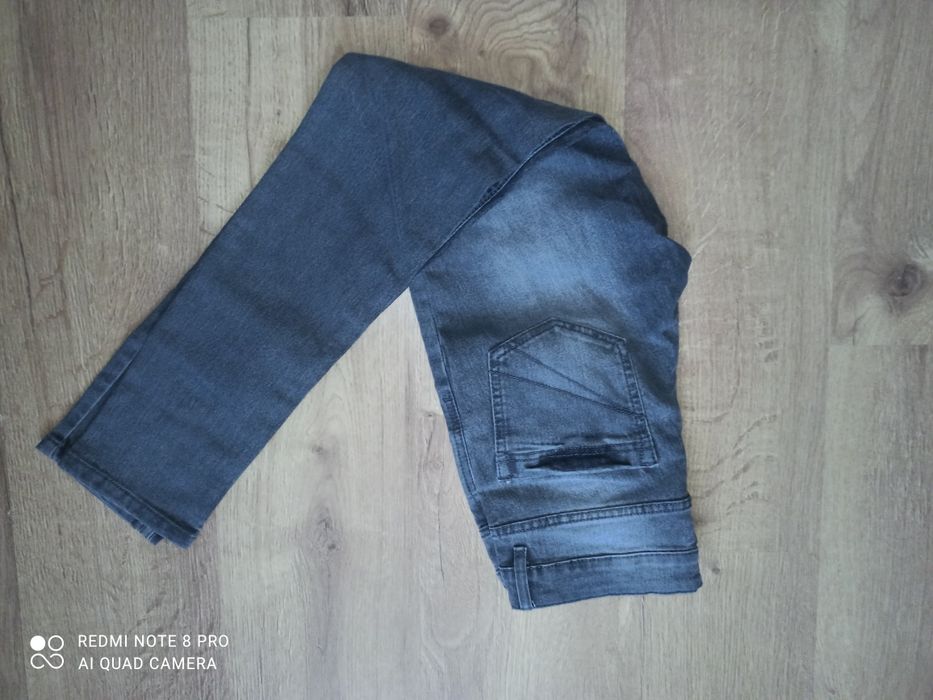 Дамска тениска и дънки, подарък бял потник