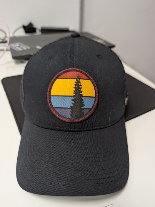 различни шапки new era patagonia