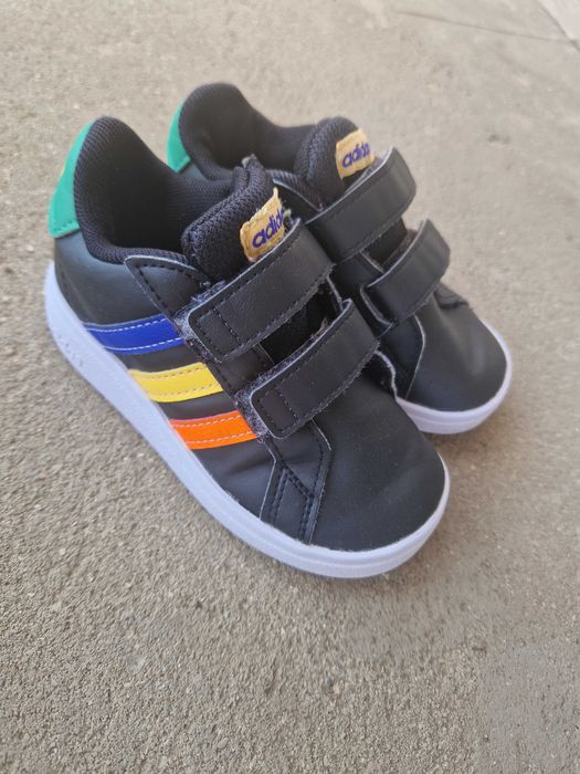 Vand diferite marci si modele incaltaminte copii