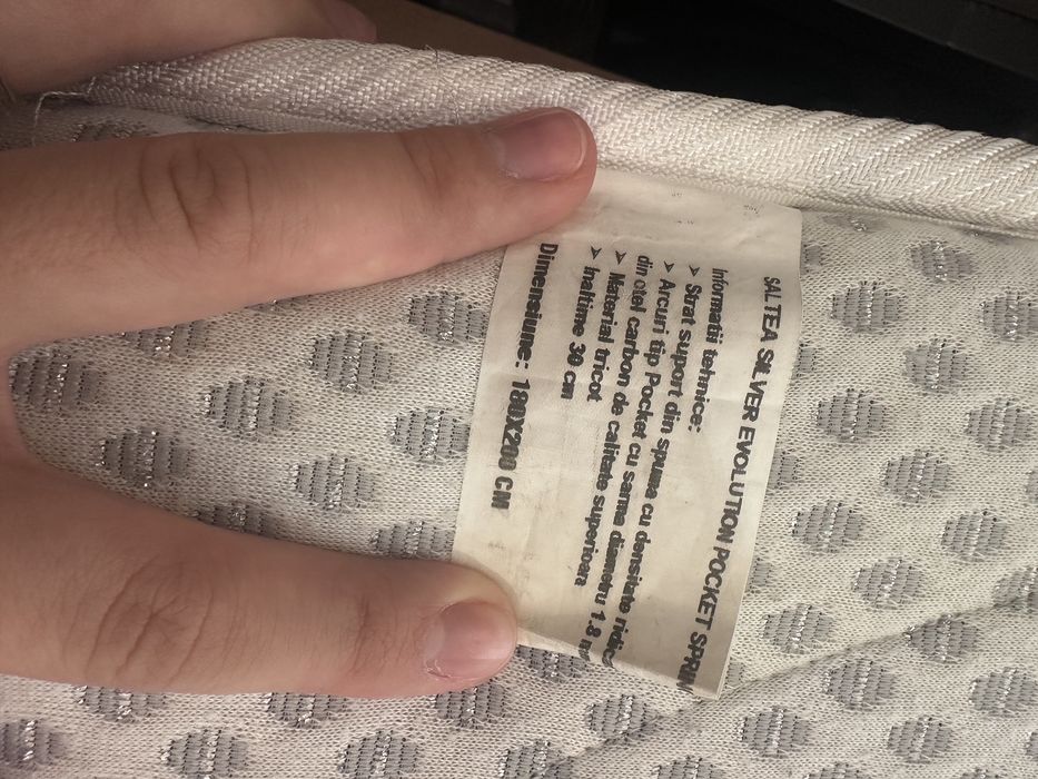 Saltea cu memorie si arcuri