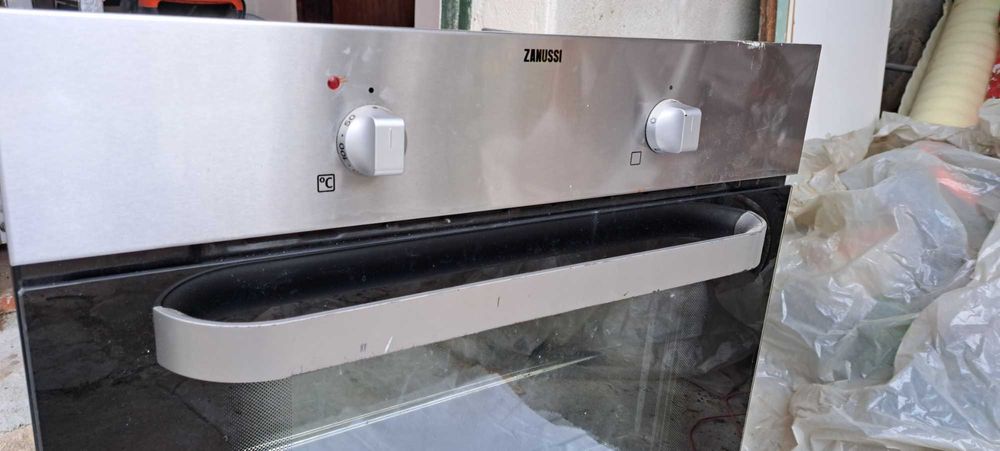 Продавам фурна за вграждане Zanussi
