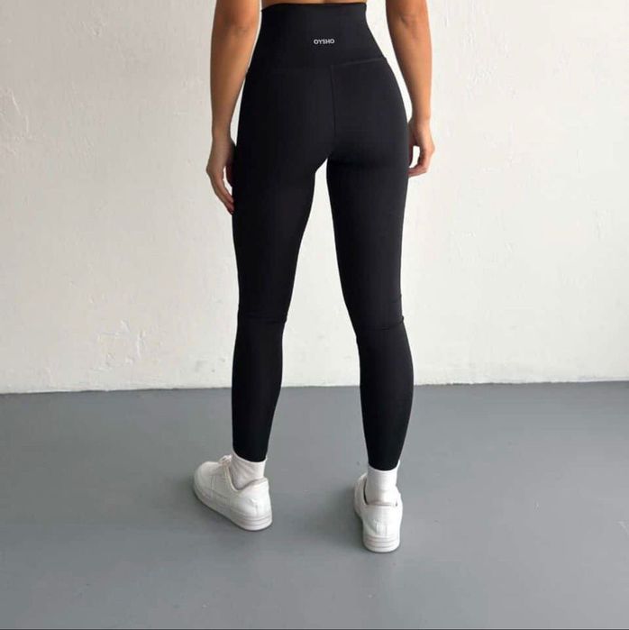 Дамски черни клин-панталон с разкроен крачол 
Клинове на oysho