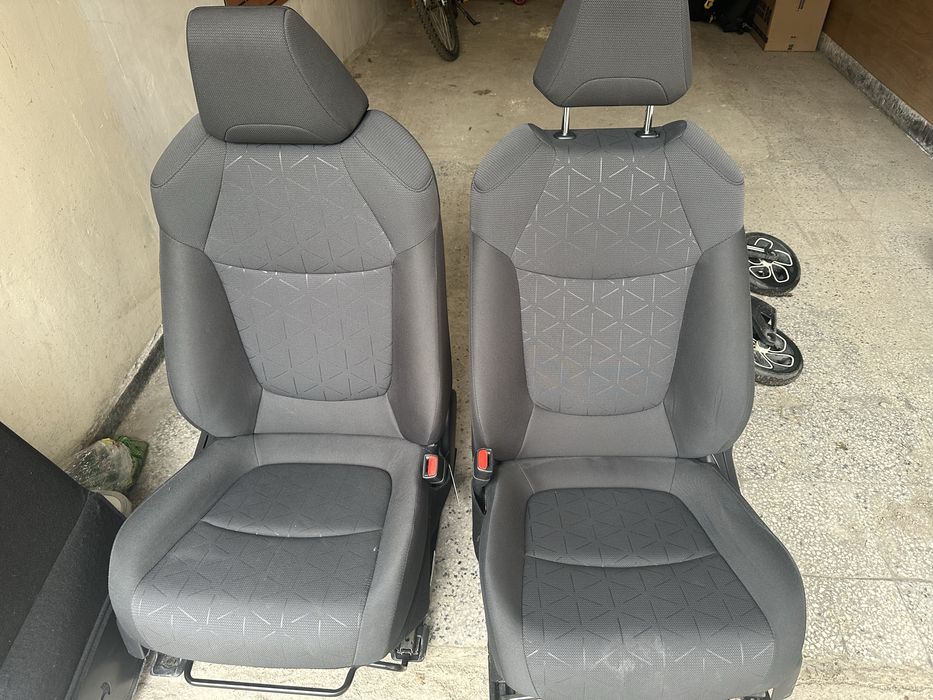 Салон за рав 4 2020