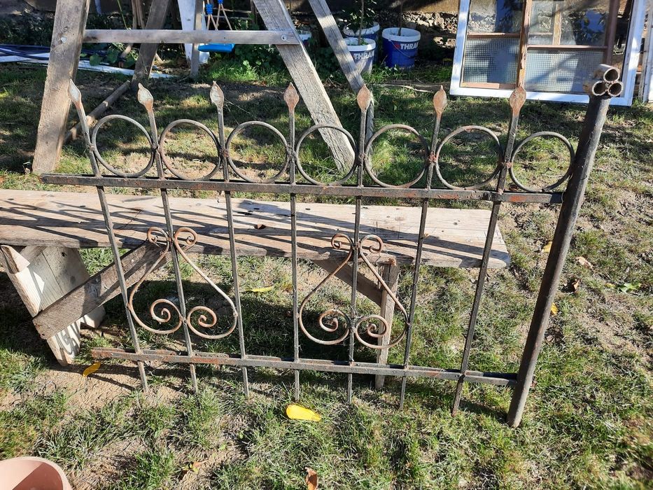 Materiale provenite din demolari + gard fier