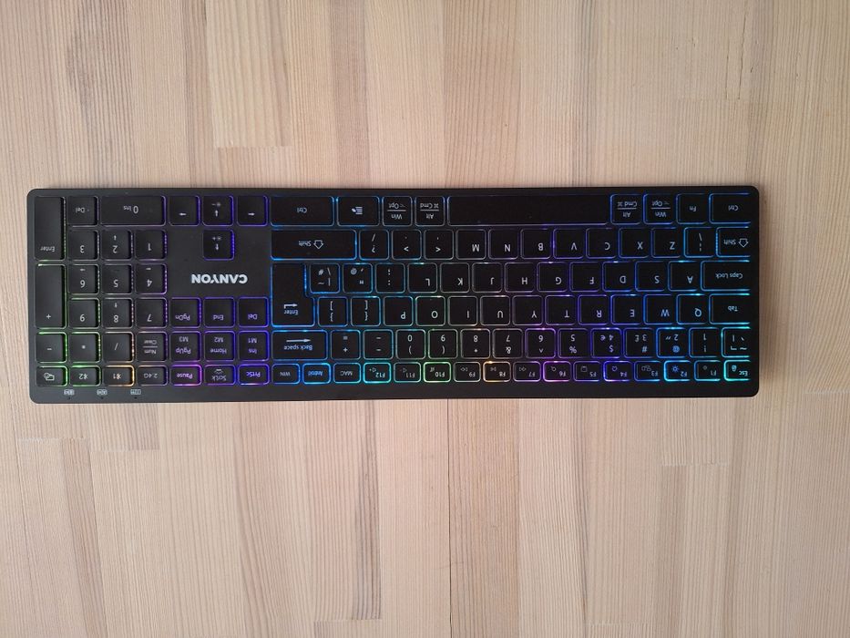 Продавам безжична клавиатура Canyon CNS HBTK11B