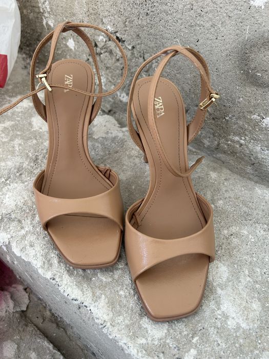 Дамски сандали на ток Зара