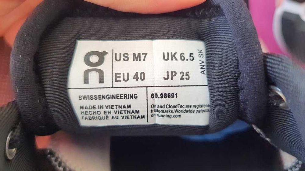 Adidasi alergare On Running Cloud Helion X3 marimea 40,5 zero km