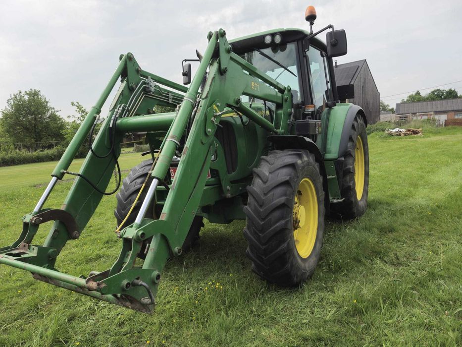 Tractor J Deere 6120 cu incärcätor
