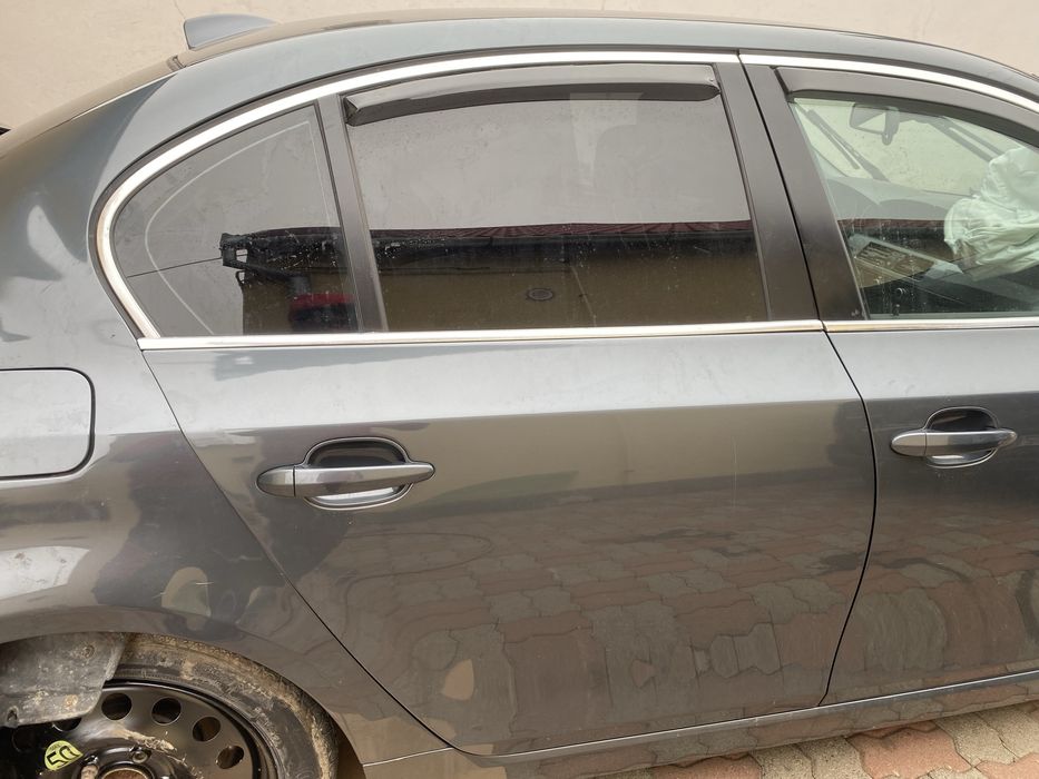 Usa dreapta/stanga/fata/spate/bmw e60 2008/525XD LIMUZINA