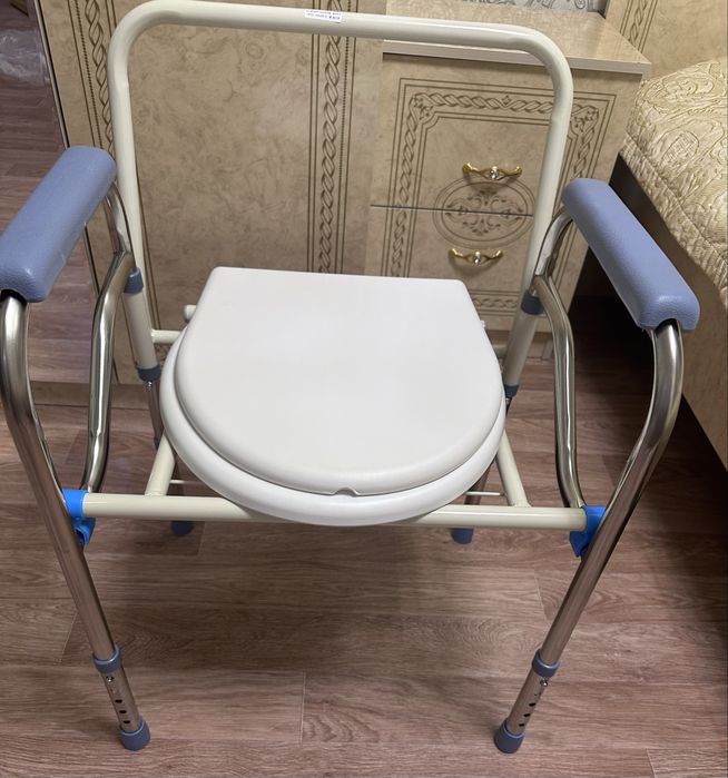 Новое кресло-туалет, стул с санитарным оснащением