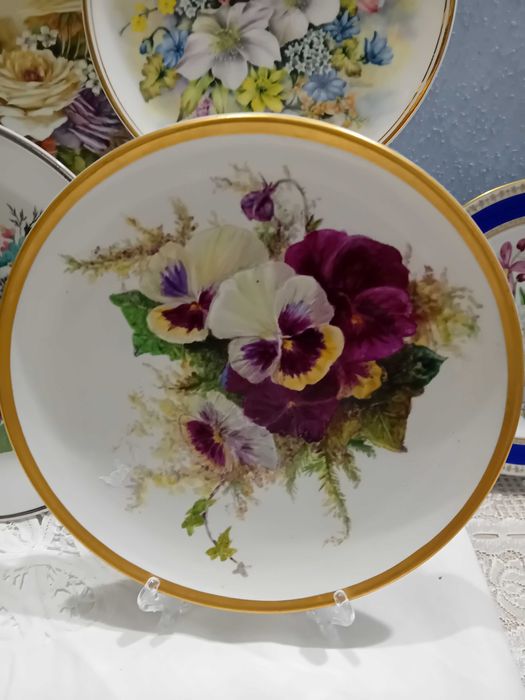 Чинии за стена с маркировка