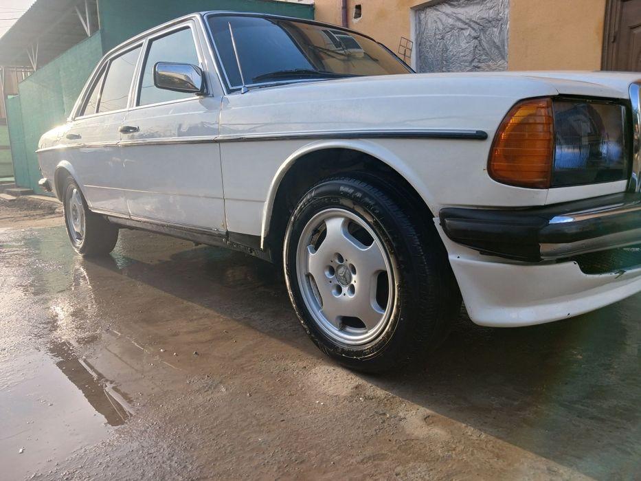 Мерседес Бенз 123