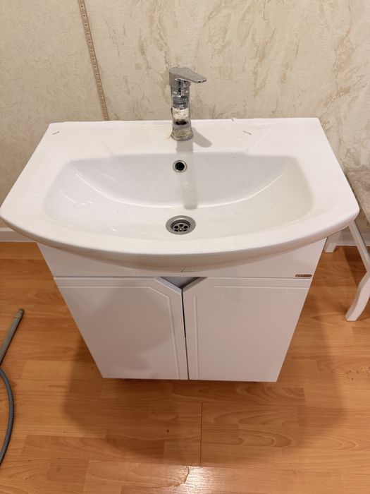 Продам машинку, тумбу, ванну и унитаз