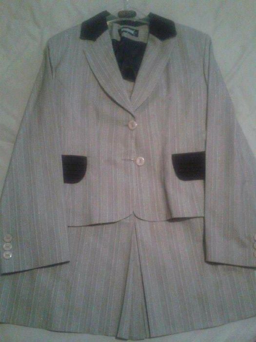 Vand costum taior gri cu dungi subțiri mov marime mica