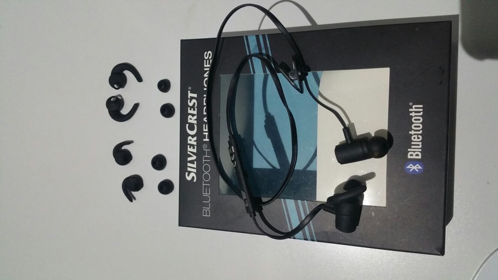 Căşti bluetooth pentru ambele urechi