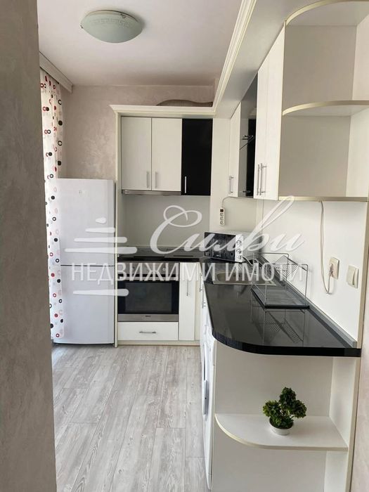 Дава се под наем Тристаен апартамент в Шумен, Център - 70 кв.м за 357 € - Снимка #4