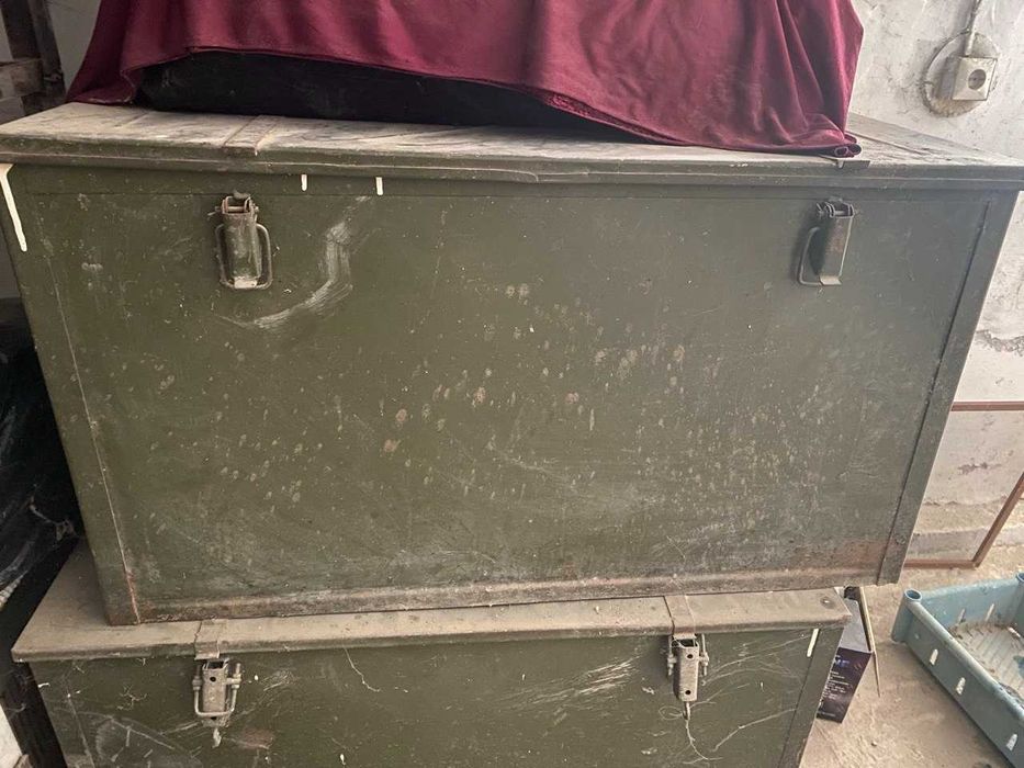 Продам металлический ящик с отсеками