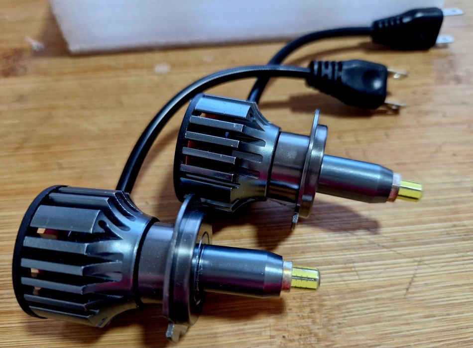 Becuri Auto LED Cree 360° H7