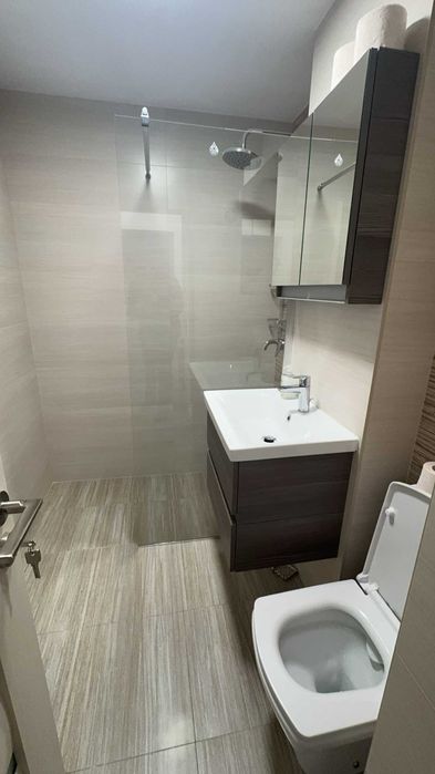 Inchiriere apartament, 1 mai, 3 camere, decomandat, etajul 1