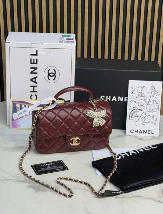 Оптом сумки, очки, косметика, парики.