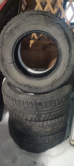 Продам зимнюю шипованную резину